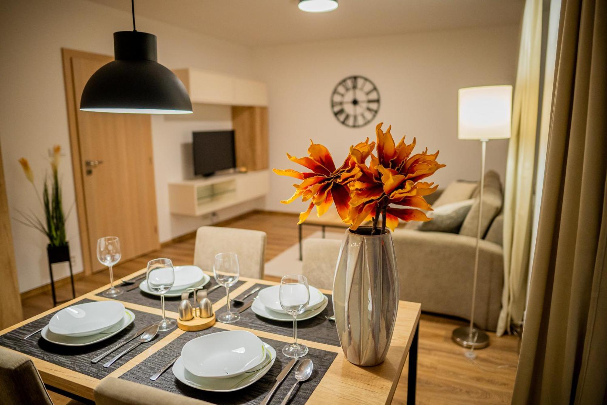 Old Town City Center Apartment 1 - Private Parking Included Košice Eksteriør billede